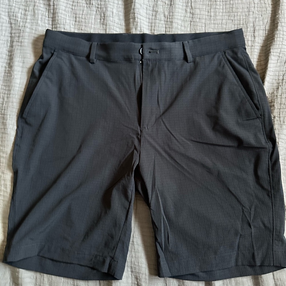 Men's Greg Norman Black Golf Shorts 9”